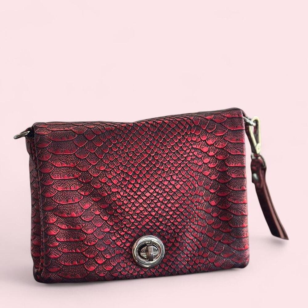 🍒🤍CHARMING CHARLIE Red Snakeskin Mermaid Wristlet Faux Leather Crossbody 🤍🍒